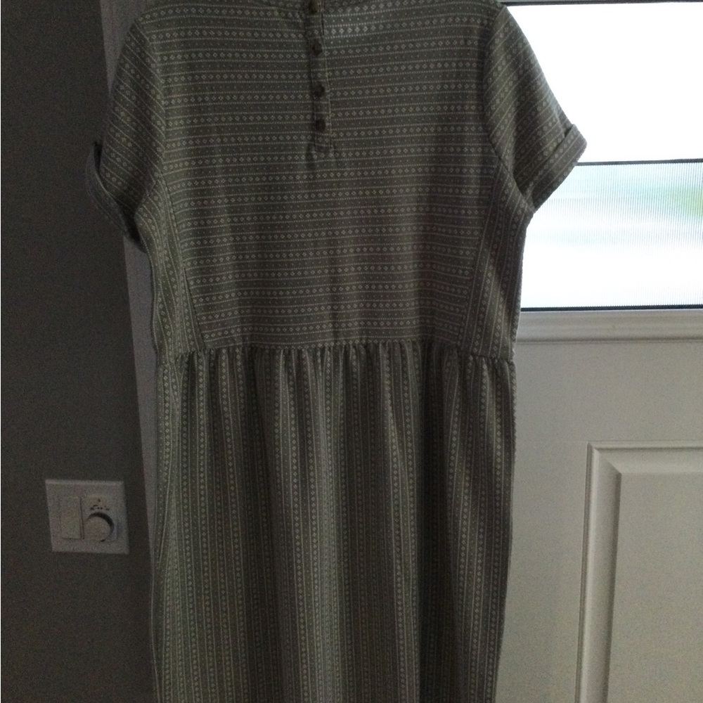 Loft dress - never worn ; short sleeve dress